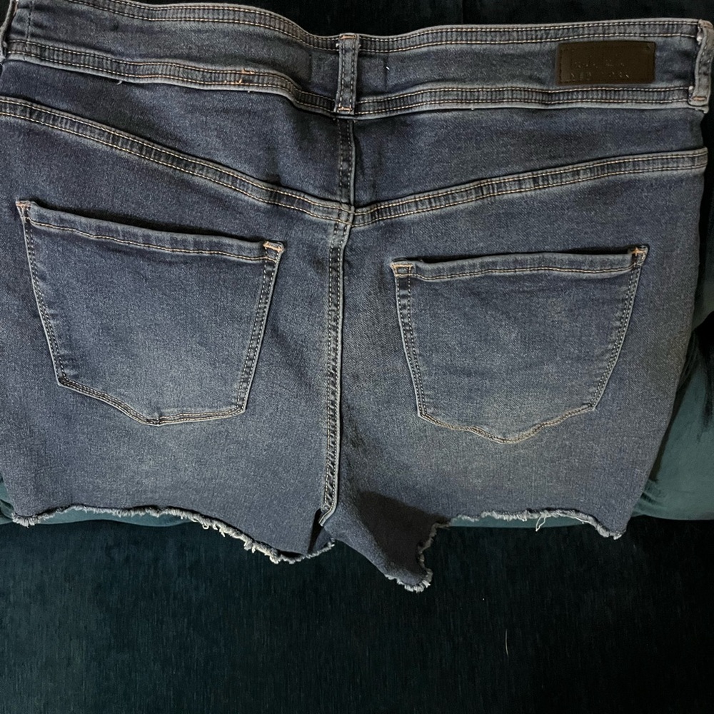 Nicole Miller Distressed Blue Jean Shorts - Picture 7 of 7